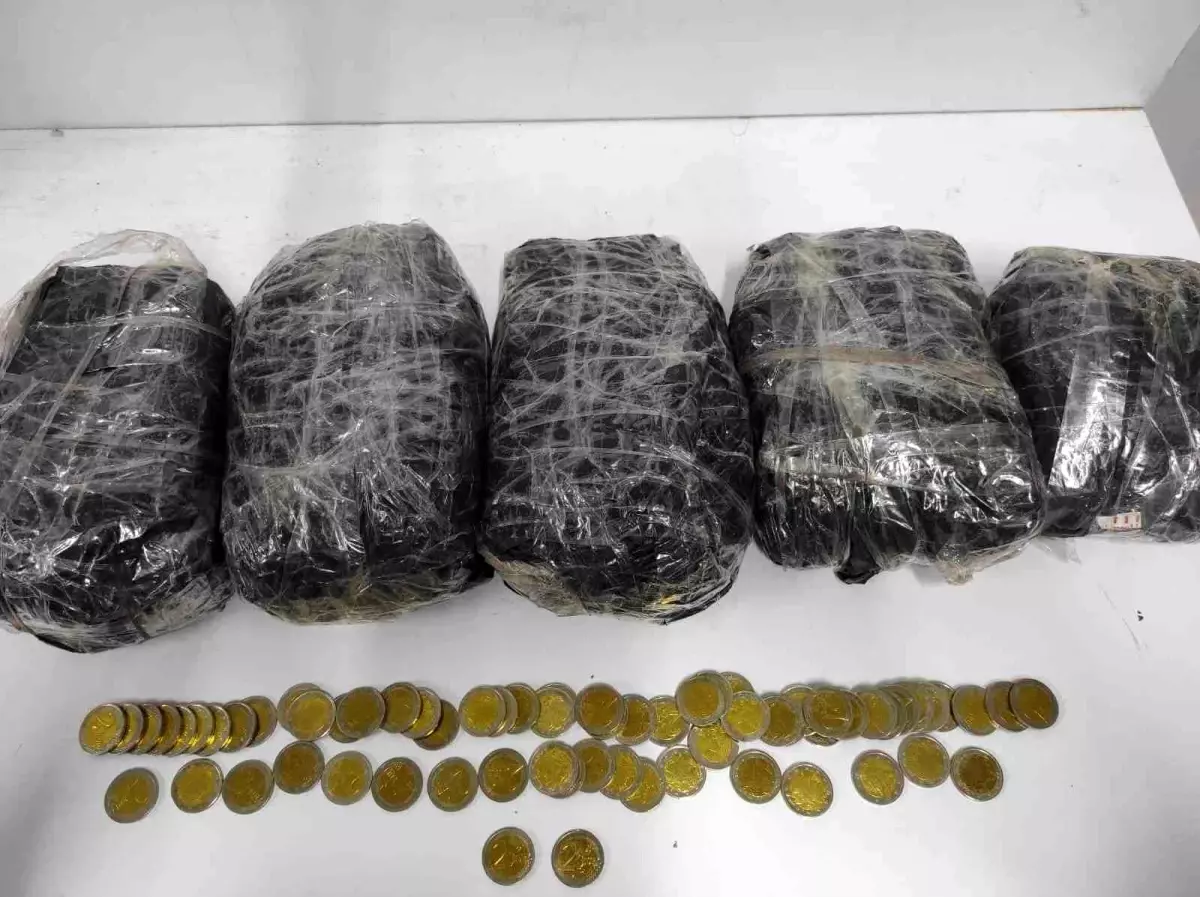 mersinde 5 bin duzmece euro ele gecirildi aQalrLWI