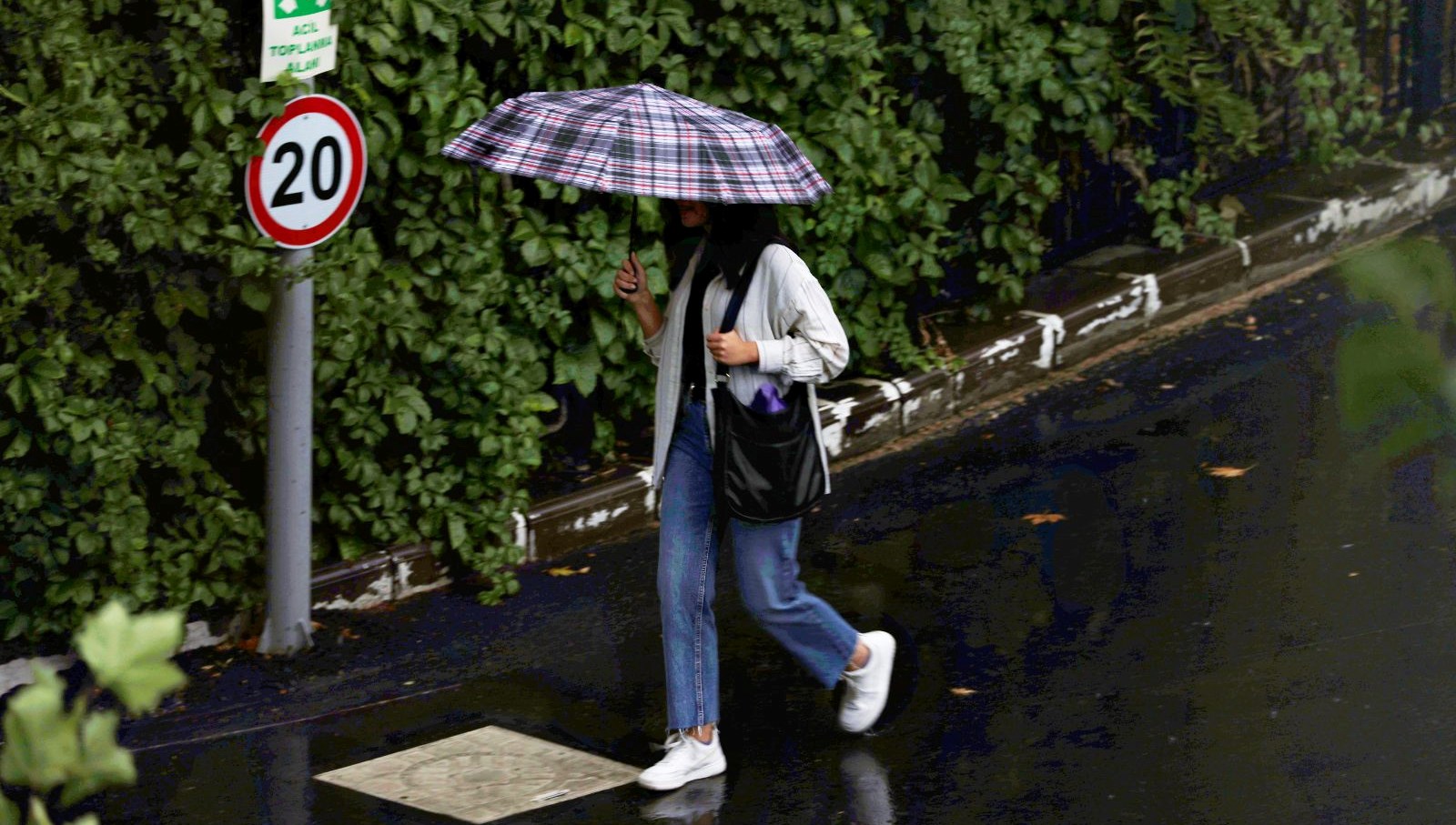 meteorolojiden firtina alarmi kar saganak firtina ve toz tasinimi uyarisi fgZA886A