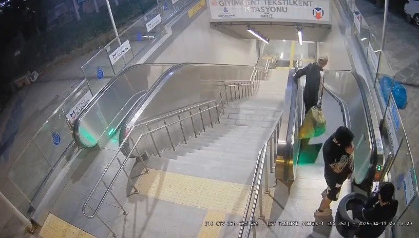 Metro istasyonuna çöp ve lastik atan şüphelilere gözaltı 71 metro istasyonuna cop ve lastik atan suphelilere gozalti VNqCvamk