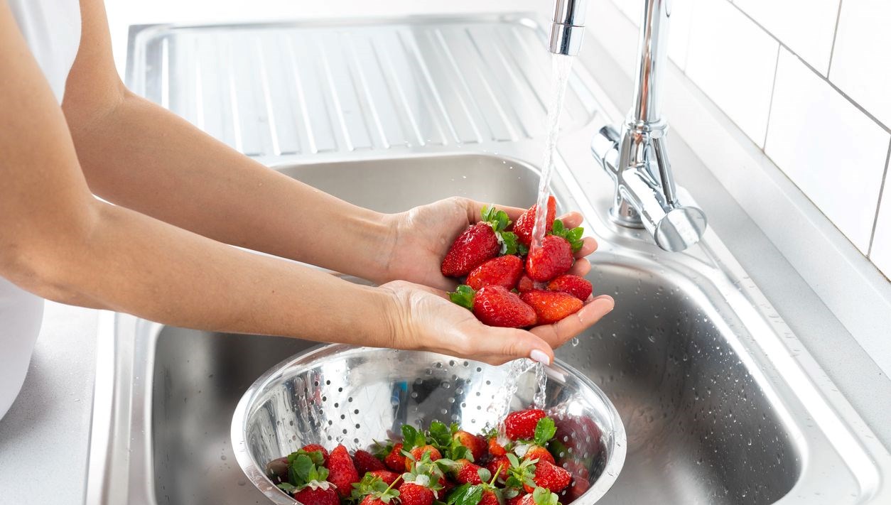 Meyveleri yanlışsız yıkıyor musunuz Hayati değer taşıyor 71 meyveleri yanlissiz yikiyor musunuz hayati deger tasiyor 9ZXkNqZi