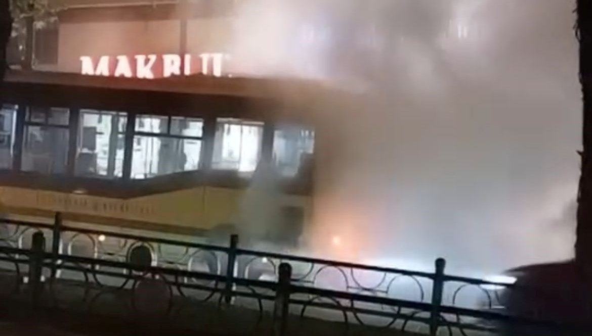 Motor arızalandı: Dumanlar paniğe neden oldu 71 motor arizalandi dumanlar panige neden oldu VDTlz5Hk