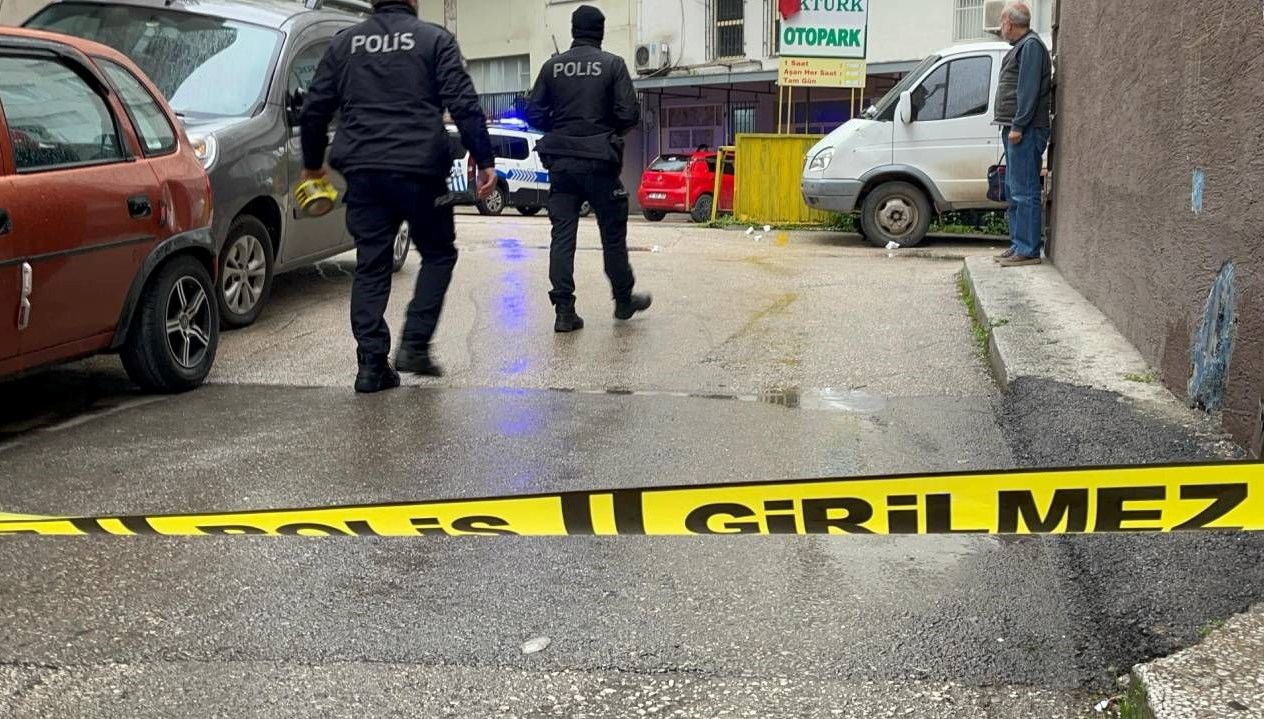 motosikletli saldirganlar otoparki kursunladi 7sYApPIG