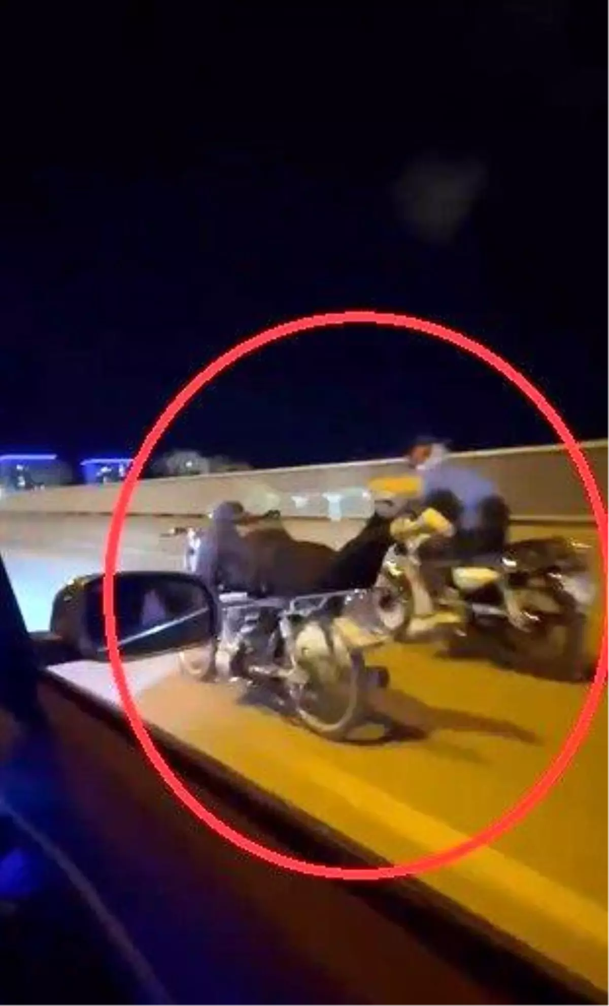 motosikletten yatarak seyahat HiZq6VsZ