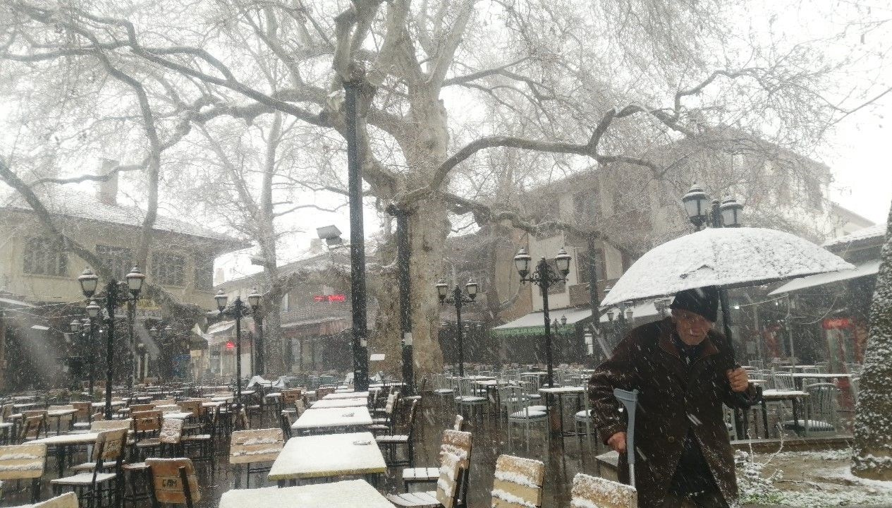 nisan ayinda kar surprizi bir ilce beyaza burundu