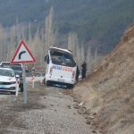 oltuda personel servisi araci kaza yapti cok sayida emekci yarali OGVhJtpI