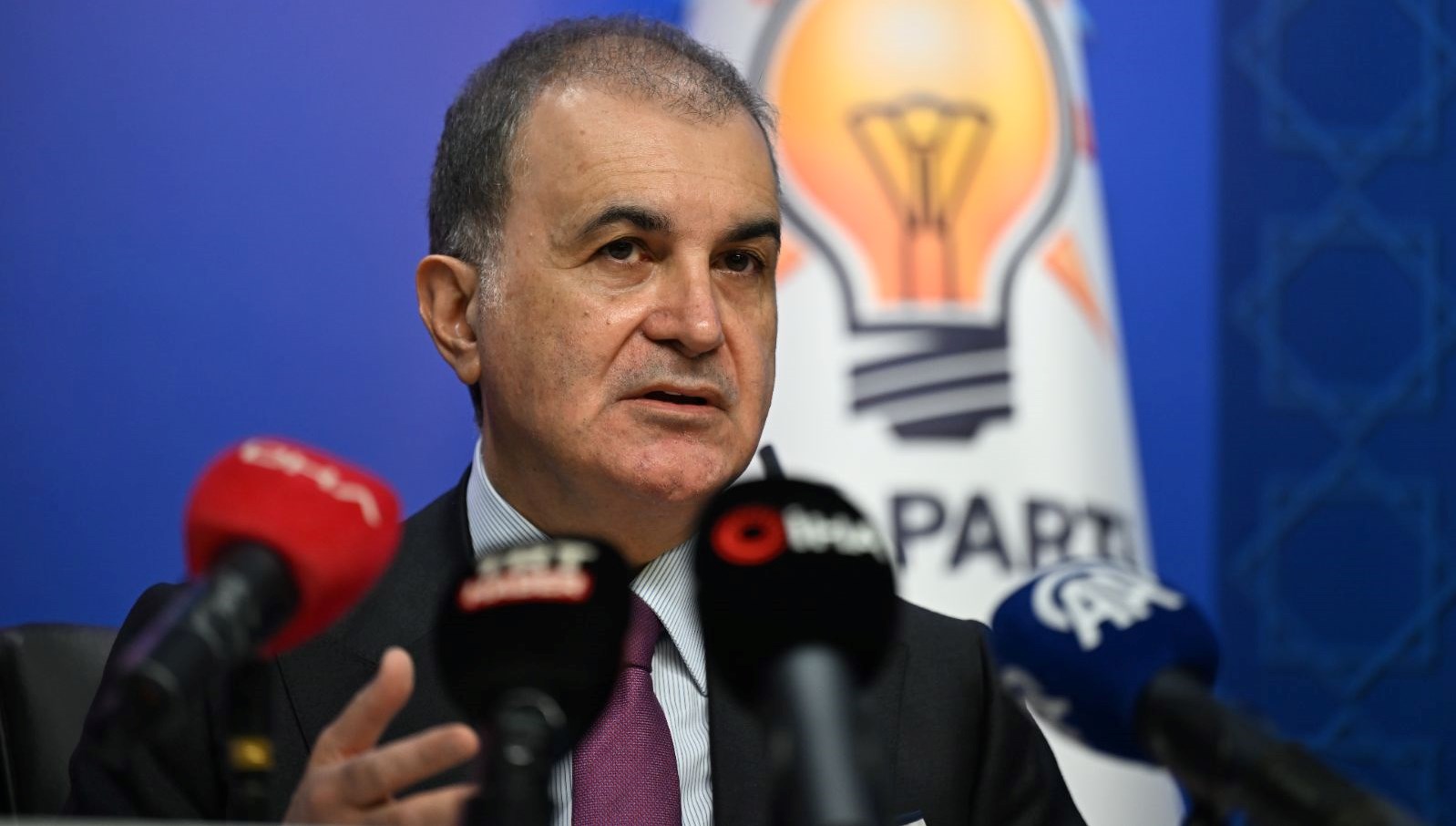 omer celikten ozgur ozele reaksiyon cuntalarin siyasi destekcisi chp olmustur Awki3FwI