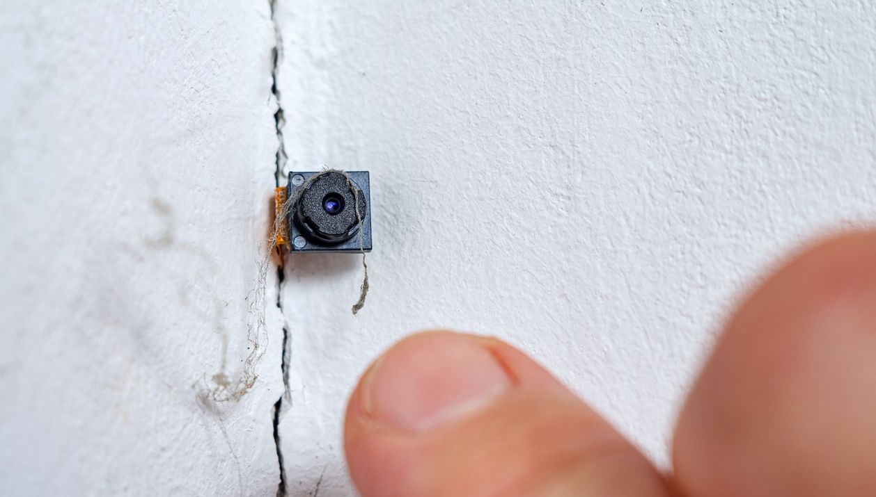 Otel odalarında bâtın kamera nasıl bulunur? İşte en pratik metot 71 otel odalarinda b tin kamera nasil bulunur iste en pratik metot 1fVygDm3