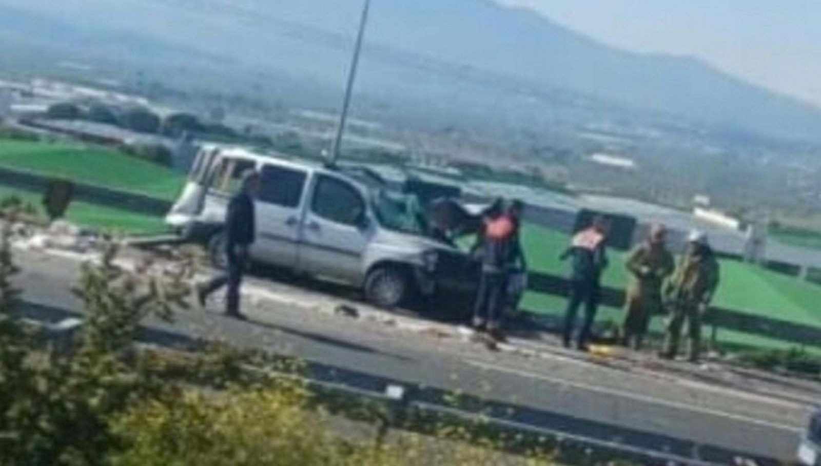 Otoyolda feci kaza: Çıkışı kaçırınca hayatını kaybetti 71 otoyolda feci kaza cikisi kacirinca hayatini kaybetti