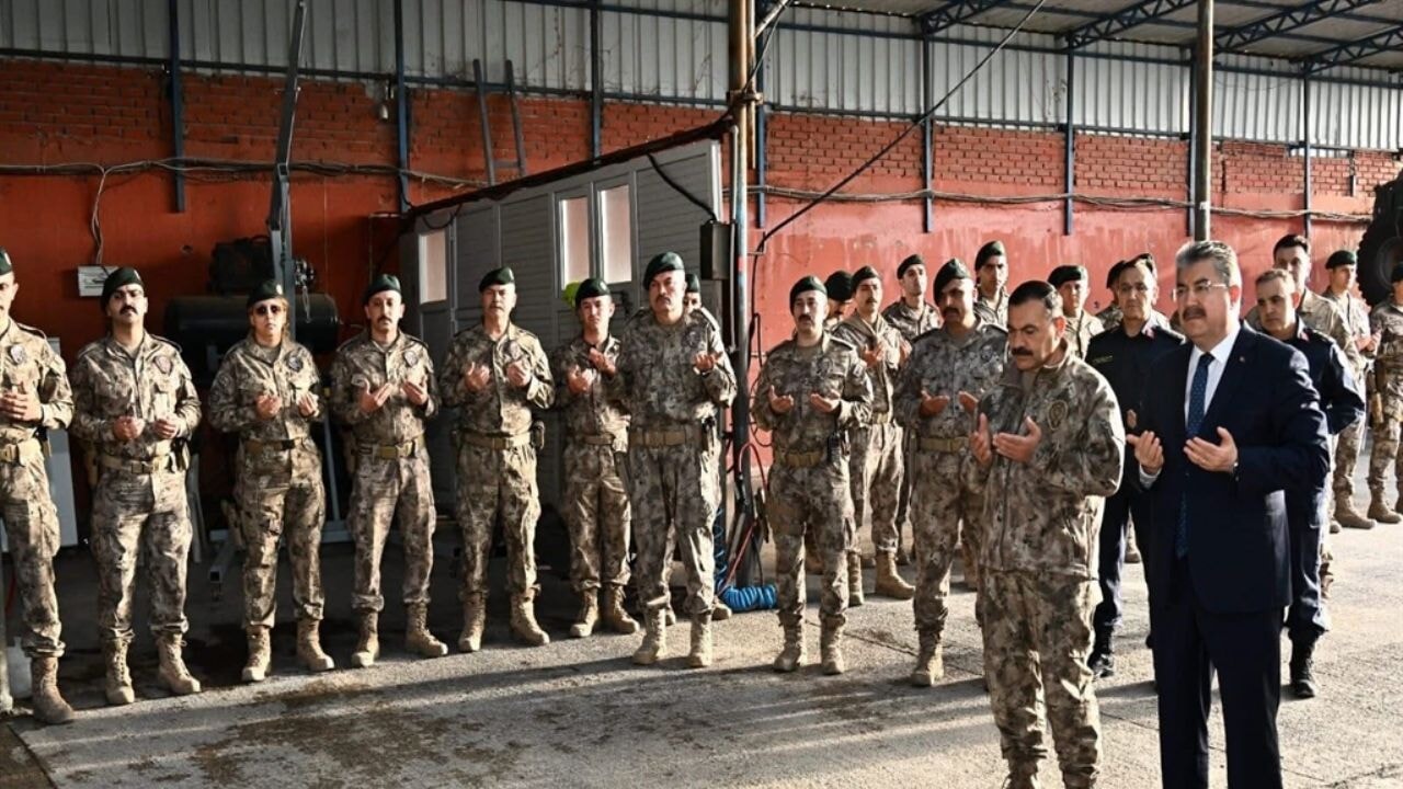 Özel Harekat polisleri dualarla Suriye'ye uğurlandı 71 ozel harekat polisleri dualarla suriyeye ugurlandi 1Bgww3fJ