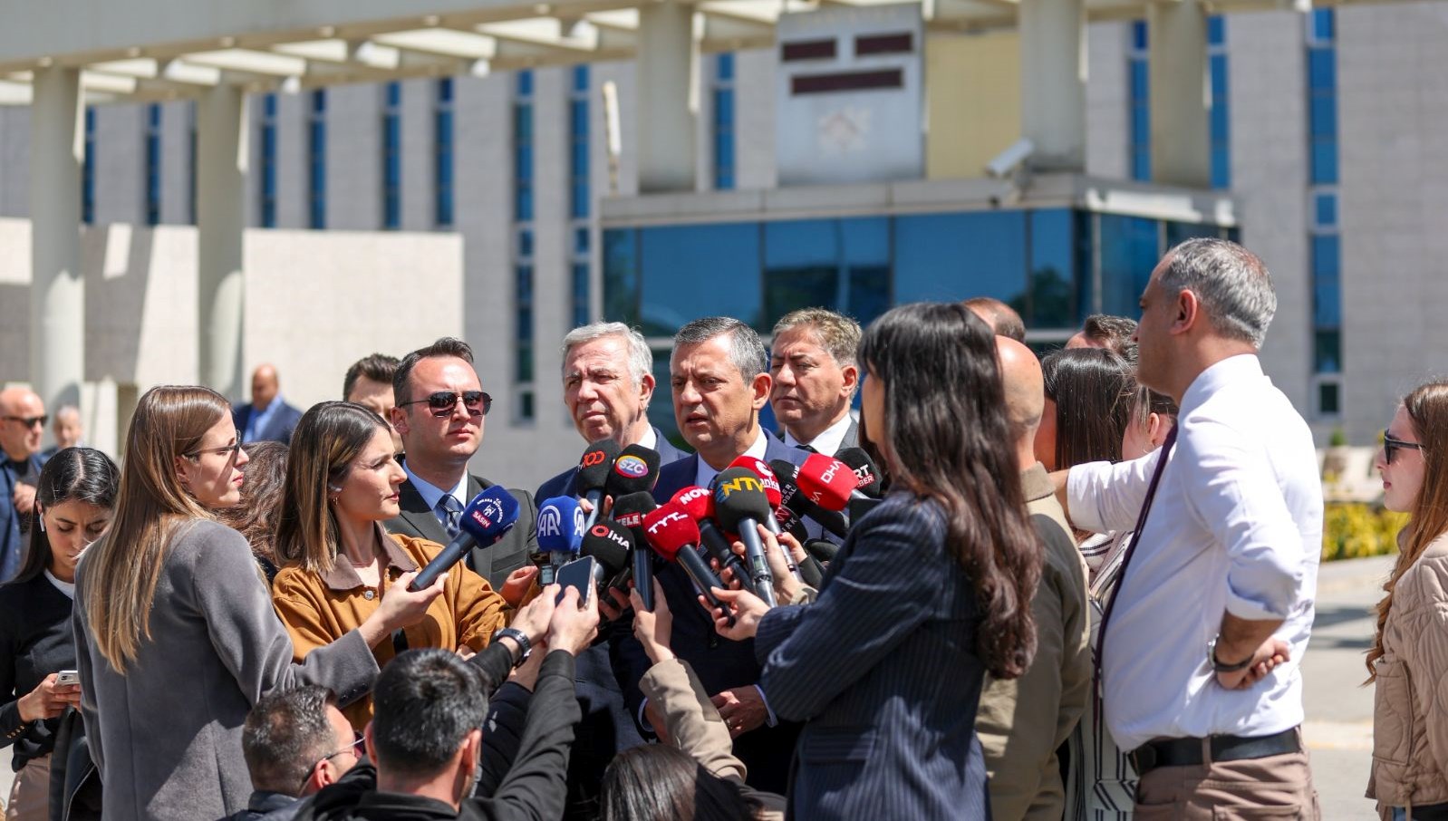 Özel'den CHP'ye kayyum tezine açıklama 71 ozelden chpye kayyum tezine aciklama IqW6MMY6