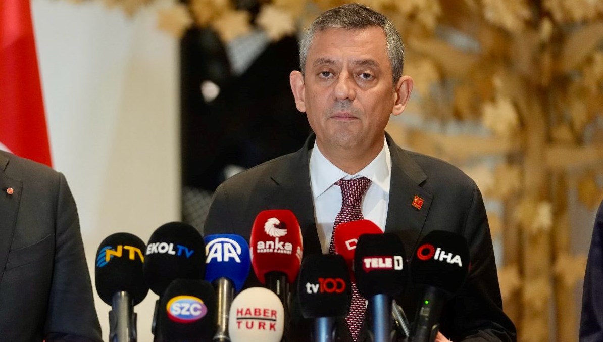 Özgür Özel'den Saraçhane'de Bayram Coşkusu 71 ozgur ozel sarachanede bayramlasti ced8rgb9