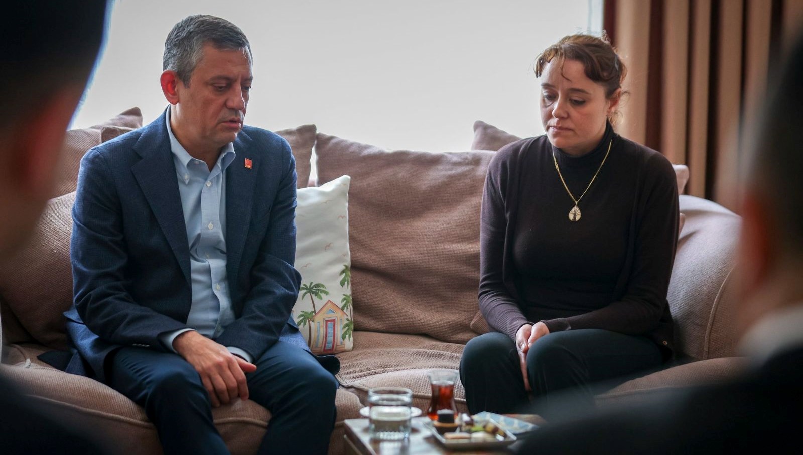 ozgur ozelden taziye ziyareti Z74R3CWS