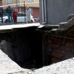 pendikte binanin bahce tabani coktu CIwXiwlB