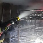 personellerin kaldigi konteynerde yangin panigi bSeimOIC