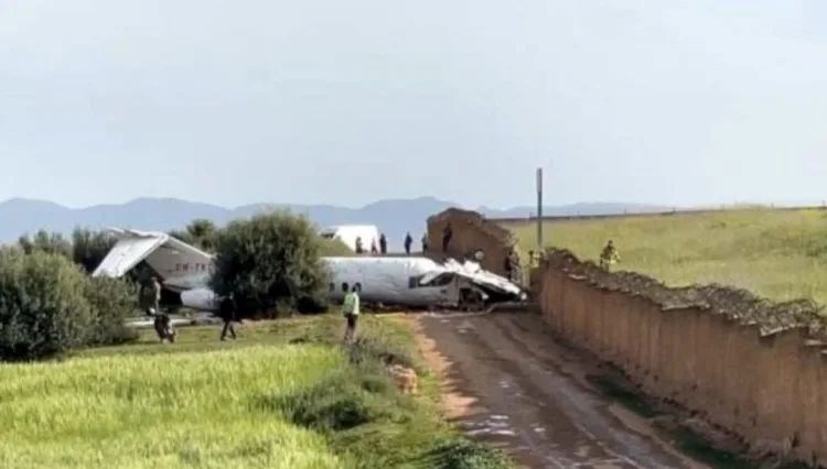 Pistten çıkan uçak duvara çarptı! 71 pistten cikan ucak duvara carpti jqkyyVeP