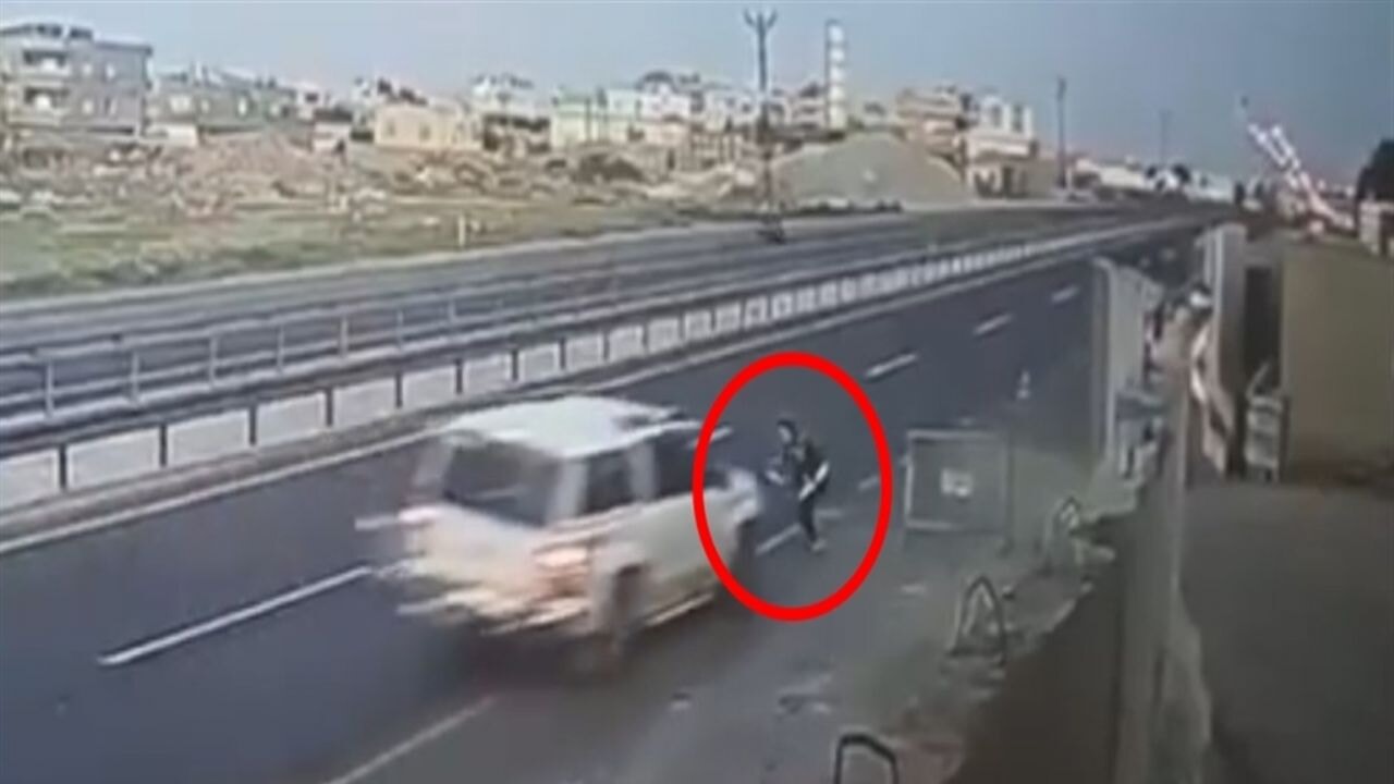 polise carpan supheli ile 2 kisi tutuklandi Ruf3WBLH