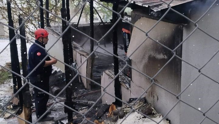 sakaryada yangin faciasi 2 cocuk can verdi AWreqaH5