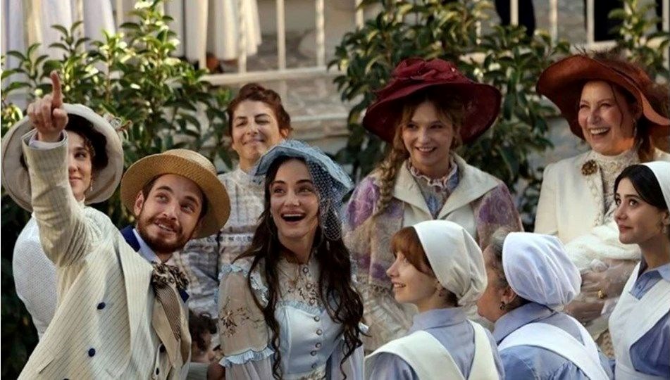 sakir pasa ailesi dizisinin setinde yeniden yangin cikti set calisani hayatini kaybetti HZkKzHpj