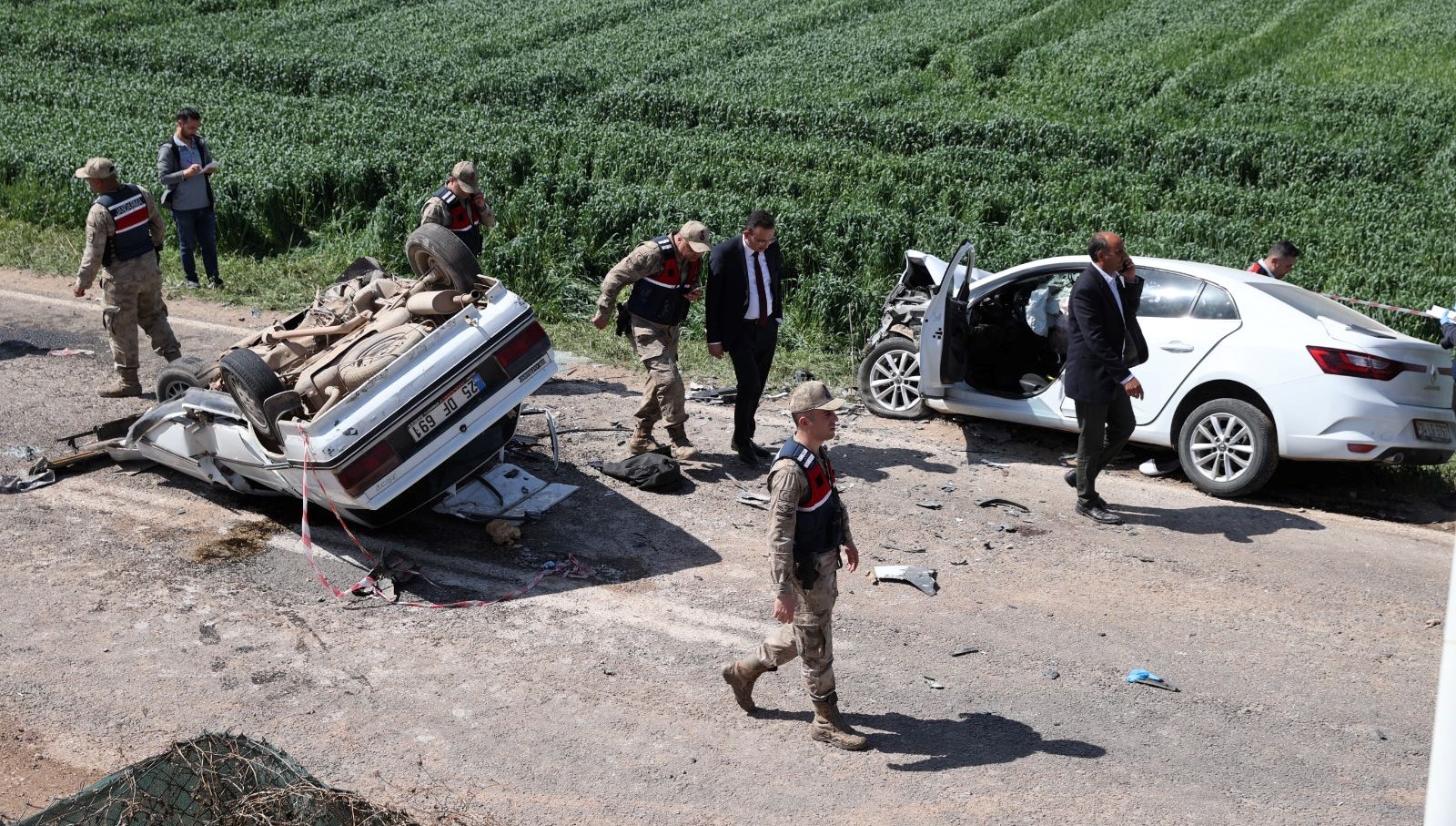 sanliurfada feci kaza uc meyyit iki yarali OFVEsk7a