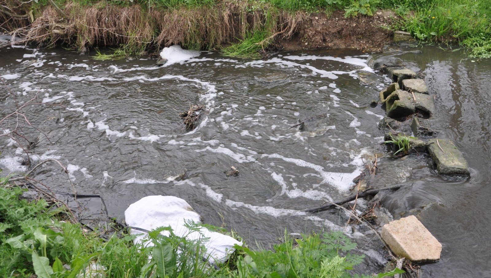 Saranlı Deresi'nin rengi değişti 71 saranli deresinin rengi degisti 8J7zTA8G