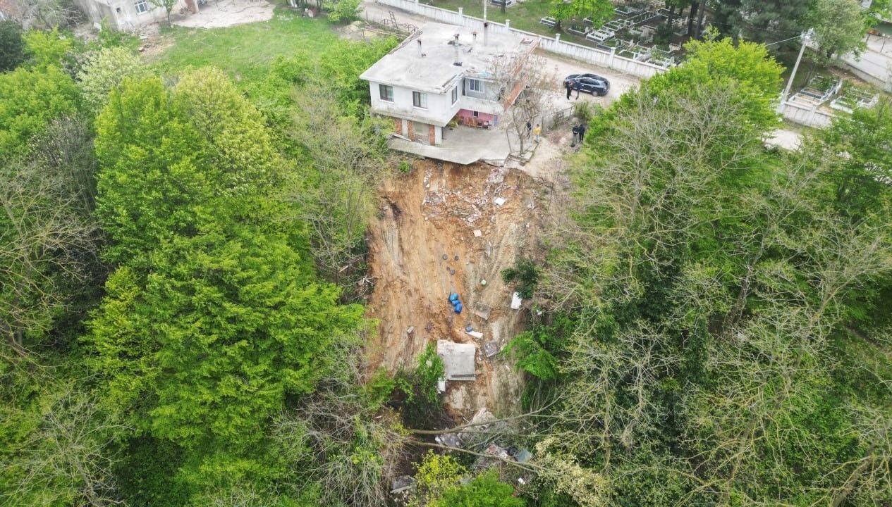 sesi duyarak disari cikti gordugu gorunum karsisinda soke oldu