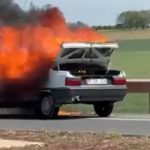 seyir halindeki araba alev aldi JsGFzrCR