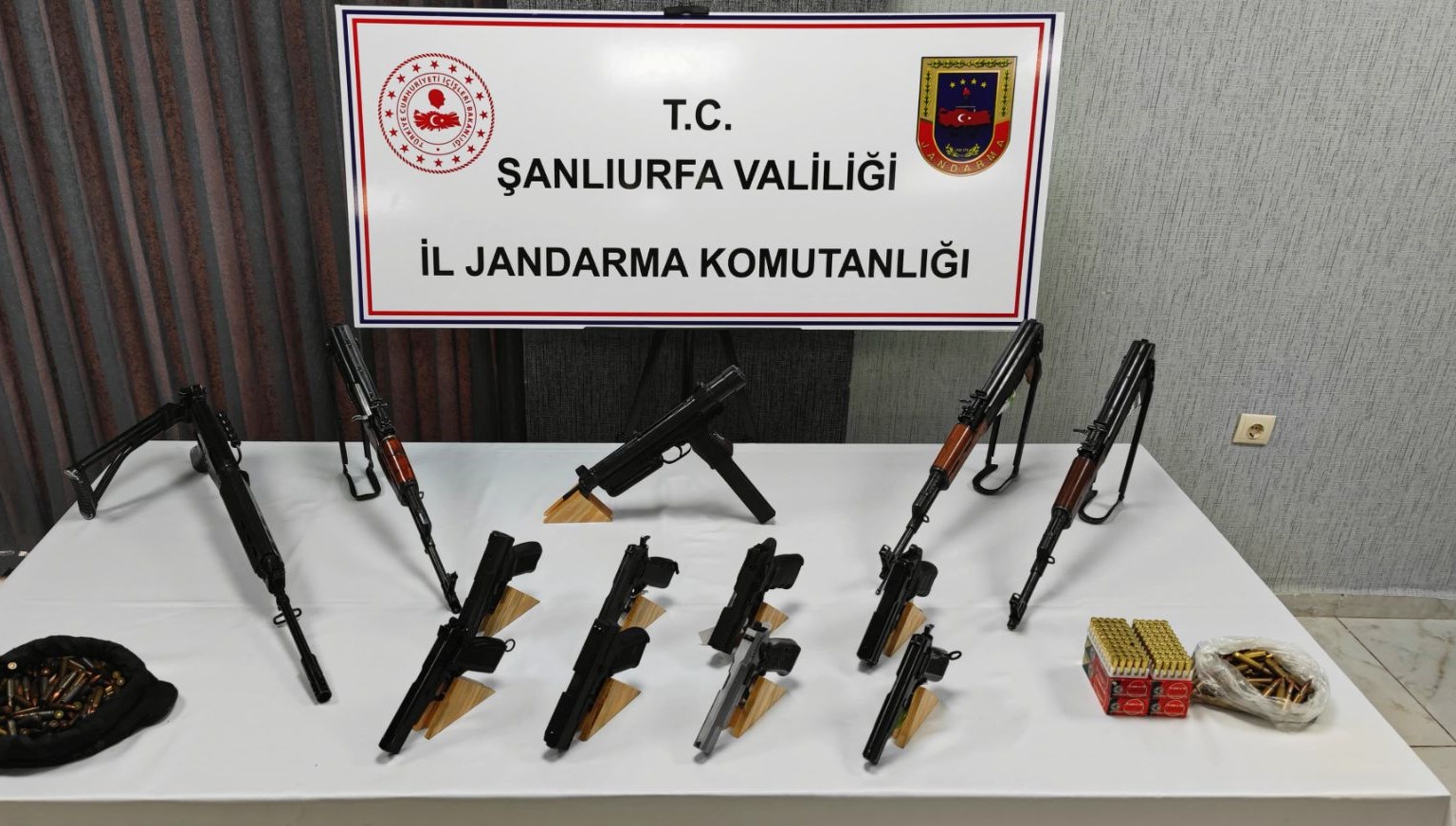 Silah kaçakçılarına operasyon: 22 kişi yakalandı 71 silah kacakcilarina operasyon 22 kisi yakalandi VLzJdqbH