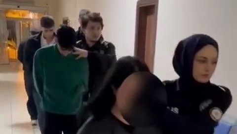 silahla telefon gasp eden 5 kuskulu kiskivrak yakalandi ZMde3wJ2