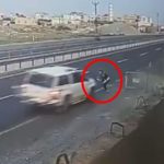 sinema uzere kovalamaca yola kapan atan polise carpip yaraladi MhMTR3kh