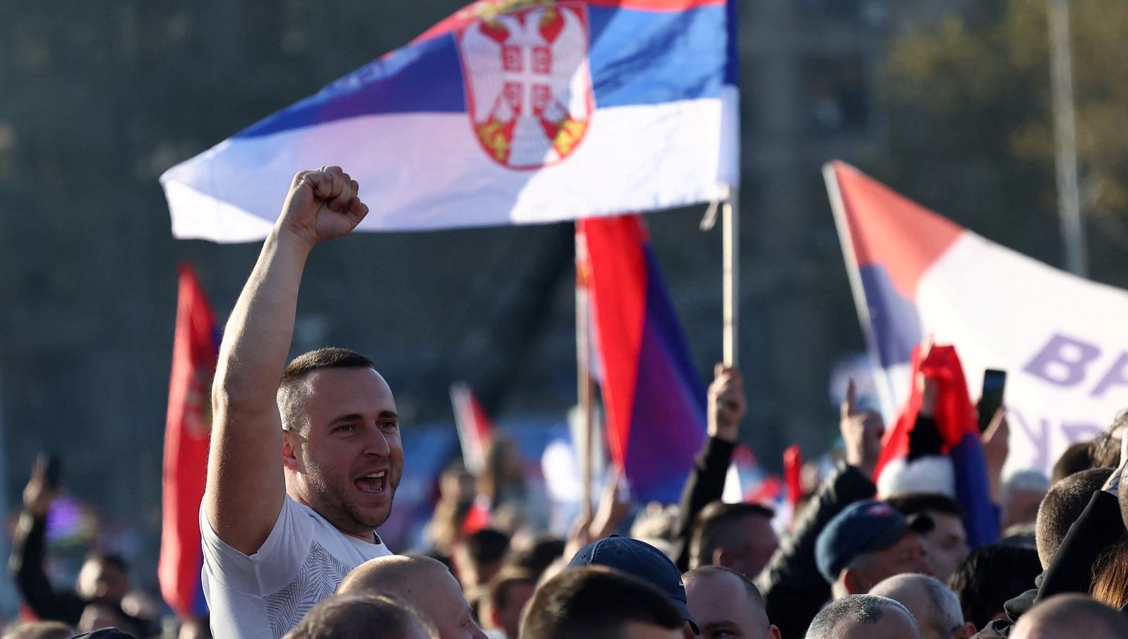 sirbistani vermeyiz mitingi vucic destekcisi 55 bin kisi katildi FSOI83nW