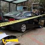 soforunun hakimiyetini yitirdigi araba otobus duragina daldi lMVzNd8k