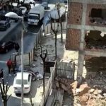 sokagi savas alanina ceviren yikim beton kesimleri arabanin uzerine dustu bR4jEkhT