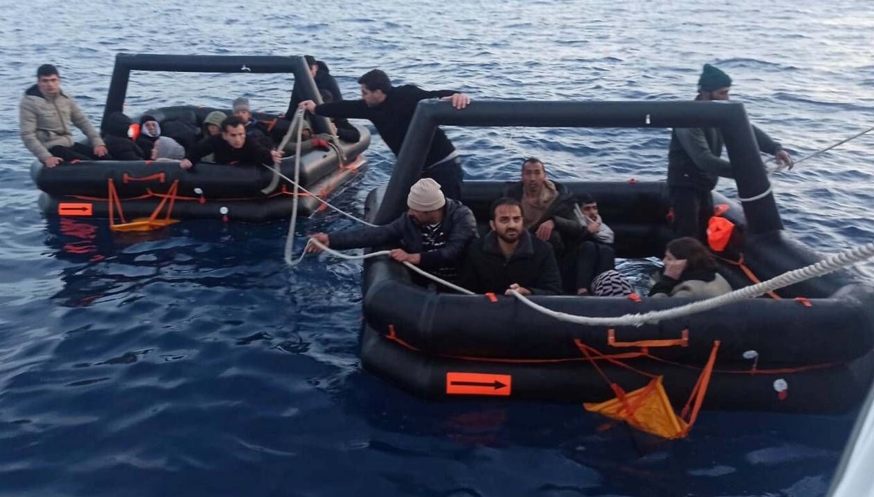 takimlar harekete gecti 27 kacak gocmen kurtarildi pzaTkJsH