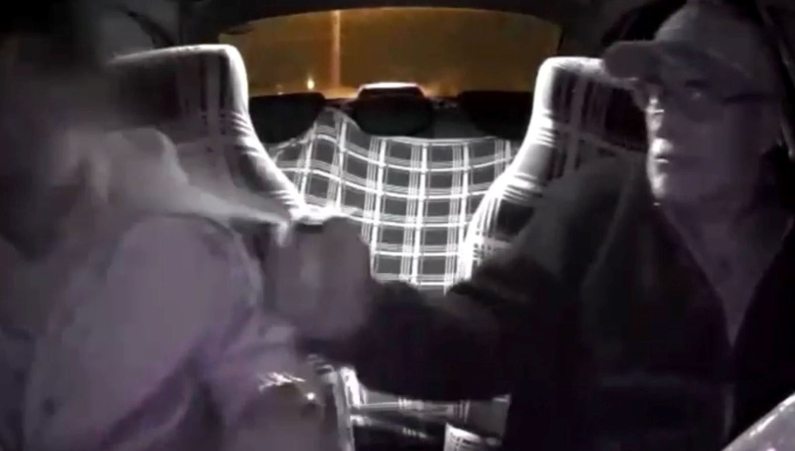 taksiciyi gasptan biber gazi kurtardi luurv6Ol