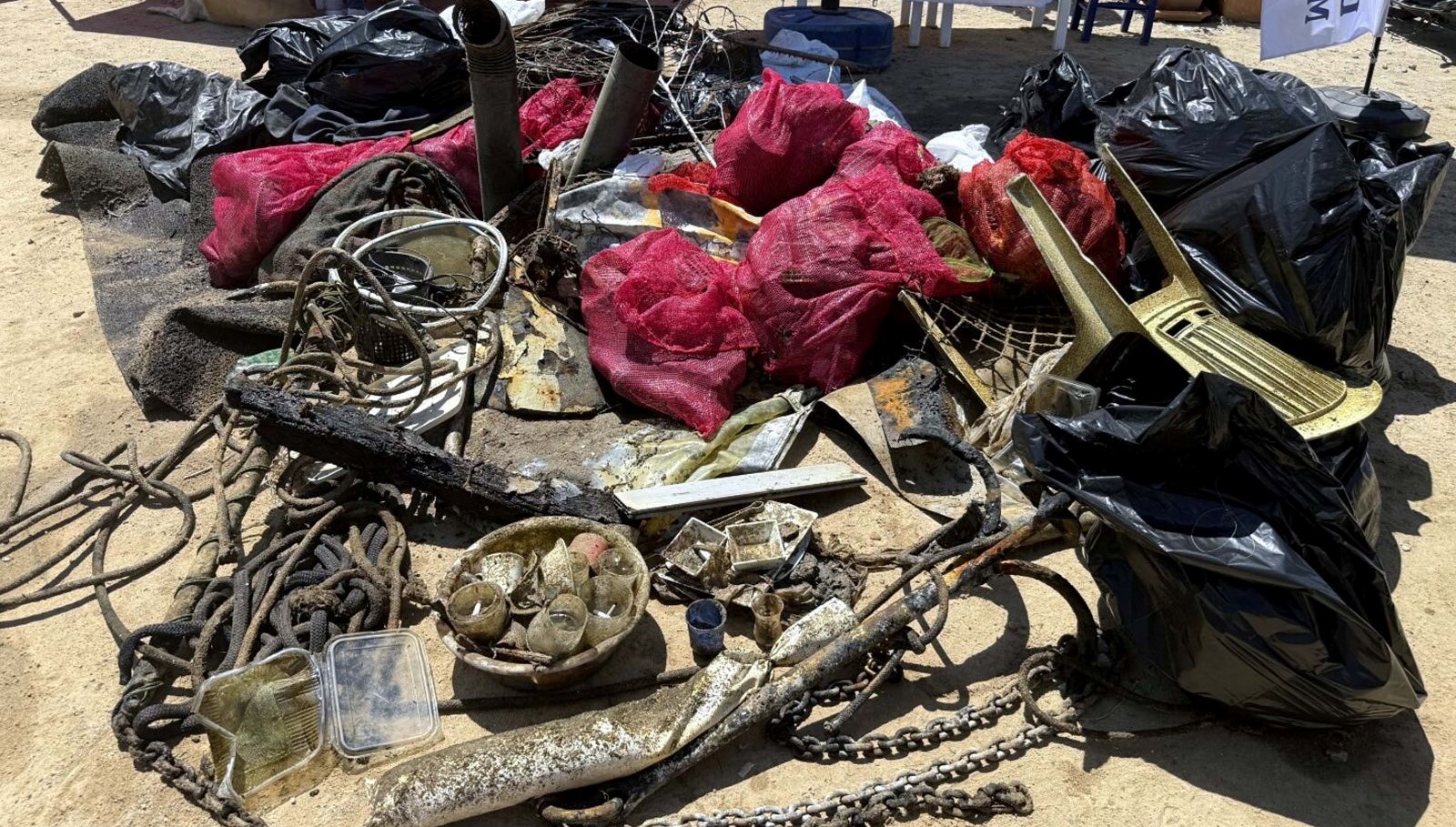 Tarihi antik kentin sularından 2 ton çöp çıktı 71 tarihi antik kentin sularindan 2 ton cop cikti i22c6A4C