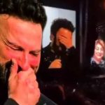 tarkan annesini kaybettikten sonra birinci sefer sahnede gozyaslarina boguldu cBlZrI4G