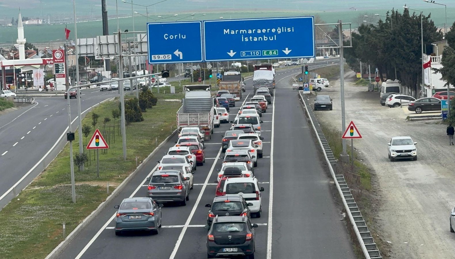 Tatil bitti, İstanbul'a girişte trafik oluştu 71 tatil bitti istanbula giriste trafik olustu G3BSWOHV