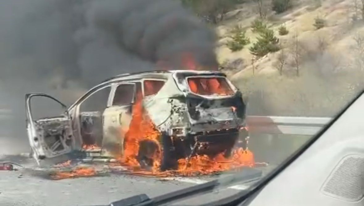 tem otoyolunda araba alev alev yandi 6MYSnjzF