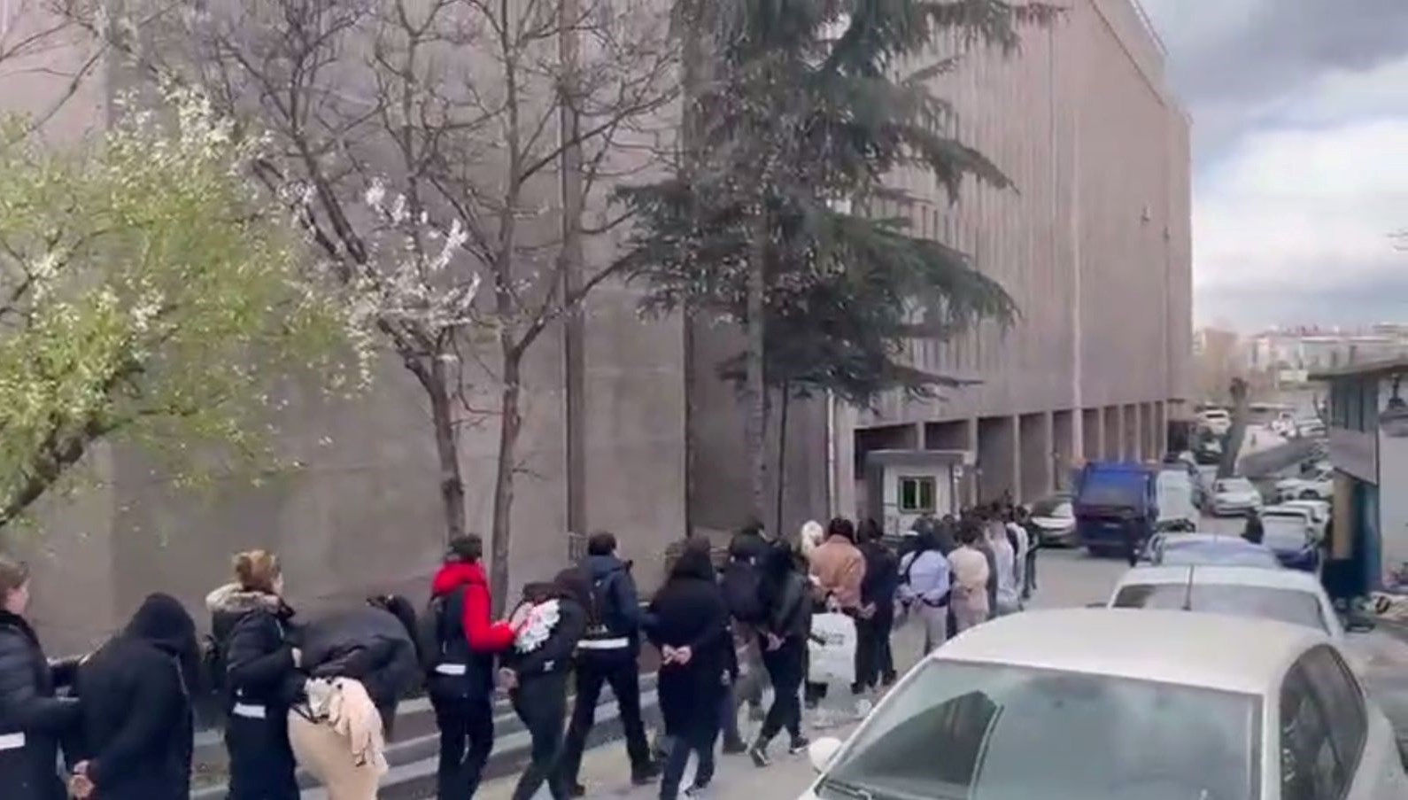 toplumsal medyada fuhus tuzagi 7 kuskulu tutuklandi