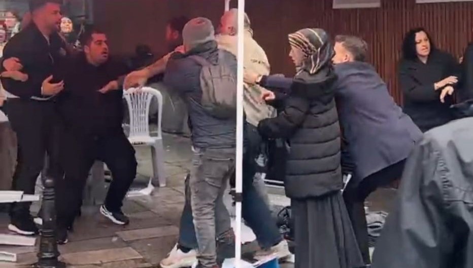 trabzonda chp standina bicakli akin zanlitutuklandi 2hhZXvaz