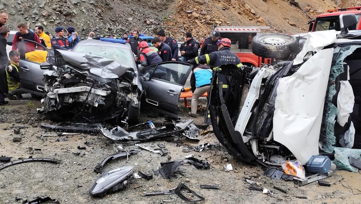 trabzonda iki arac bas basa carpisti yaralilar var SskSQrqs