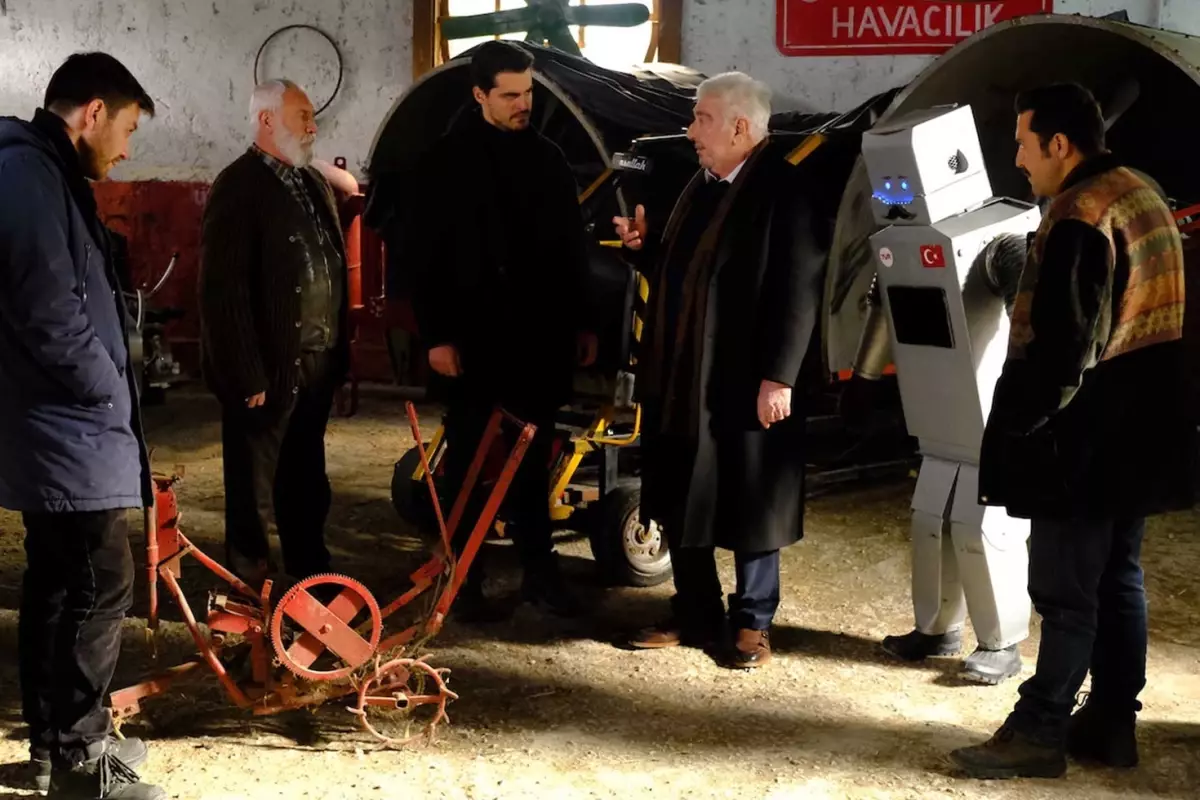 trt dizisinin set araci takla atti unlu oyuncu hastanelik oldu M2ZjffcN