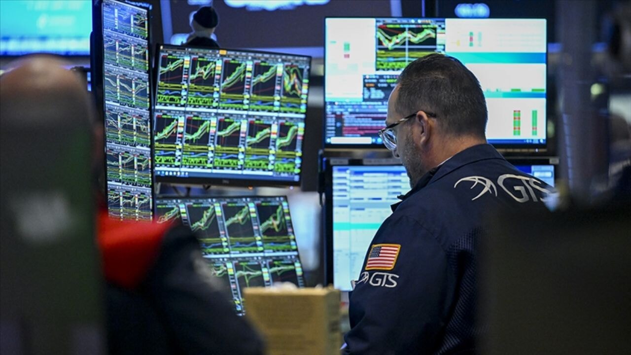 trump yine piyasalari sarsti altin dustu borsalar yukseldi IQEZAFF7