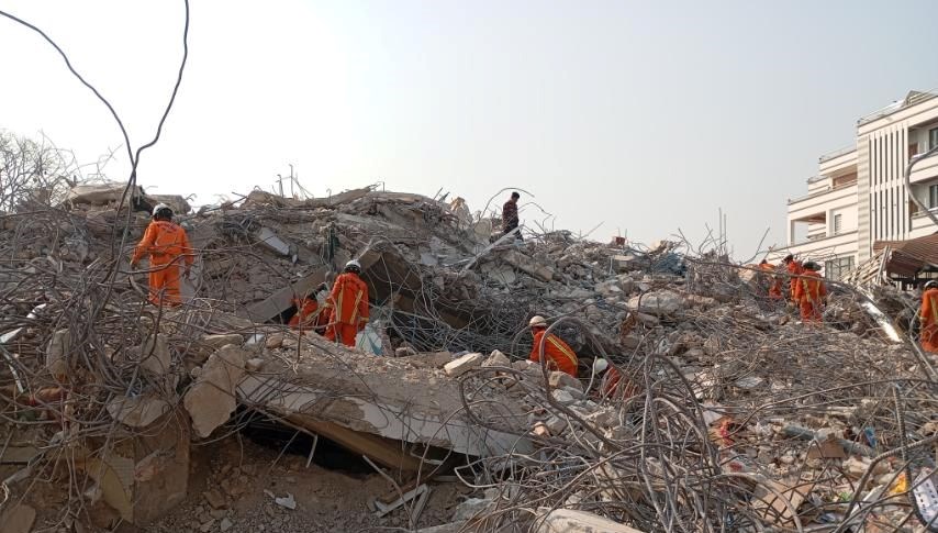 turk takimlari myanmarda 5 gun sonra bir kisi enkazdan sag cikarildi HGBIbSPl