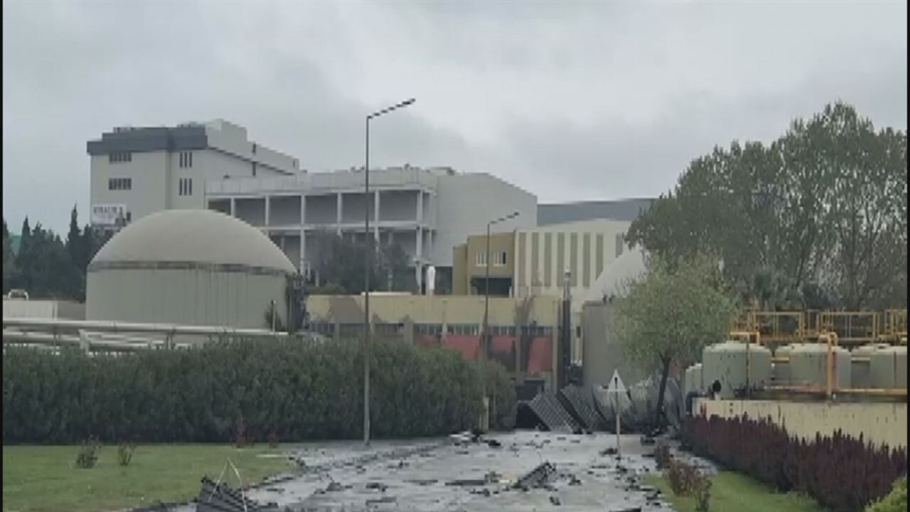 Tuzla'daki arıtma tesisinde patlama 71 tuzladaki aritma tesisinde patlama DUE418Um