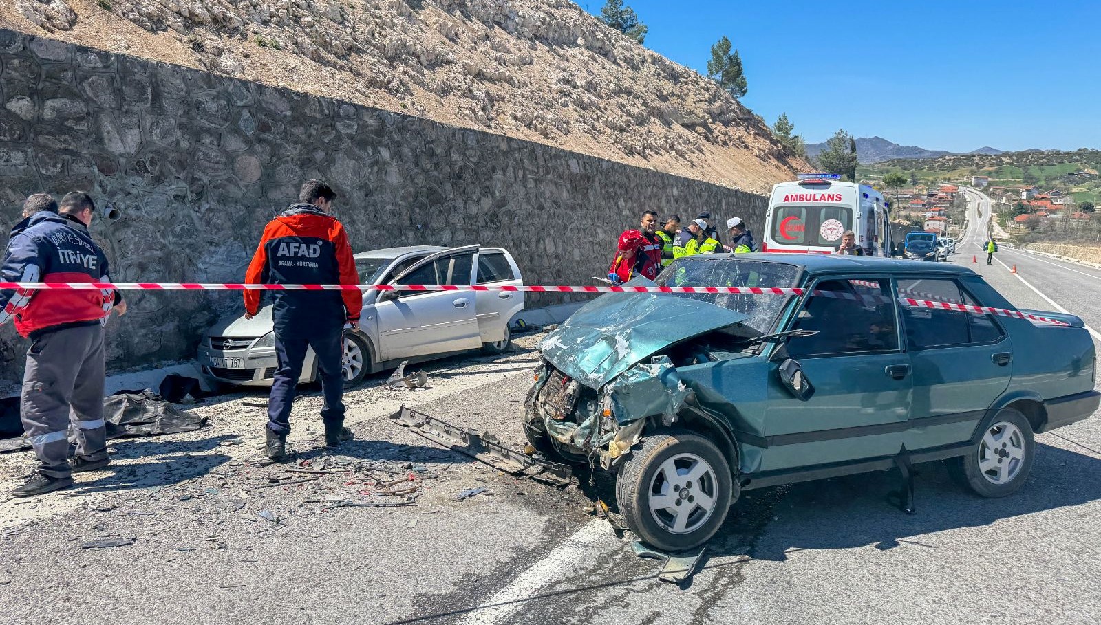 usakta feci kaza iki meyyit uc yarali tcthjeV9