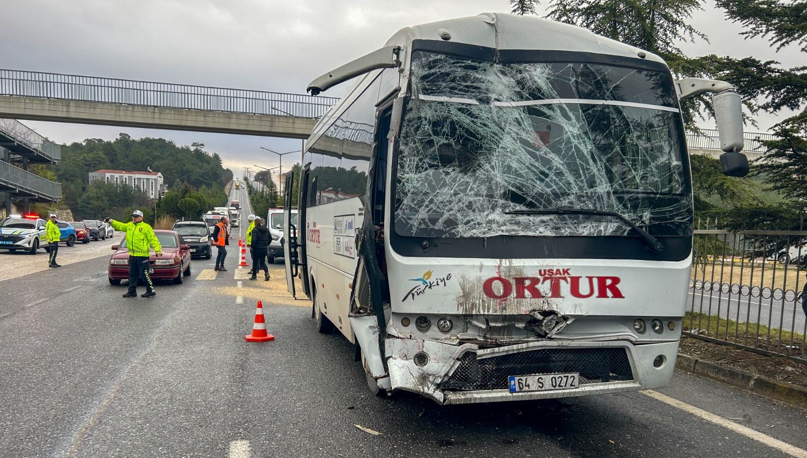 Uşak'ta İşçi Servisleri Kaza Yaptı: Yaralılar Var 71 usakta iki emekci servisi carpisti cok sayida yarali var kGSRRvuc