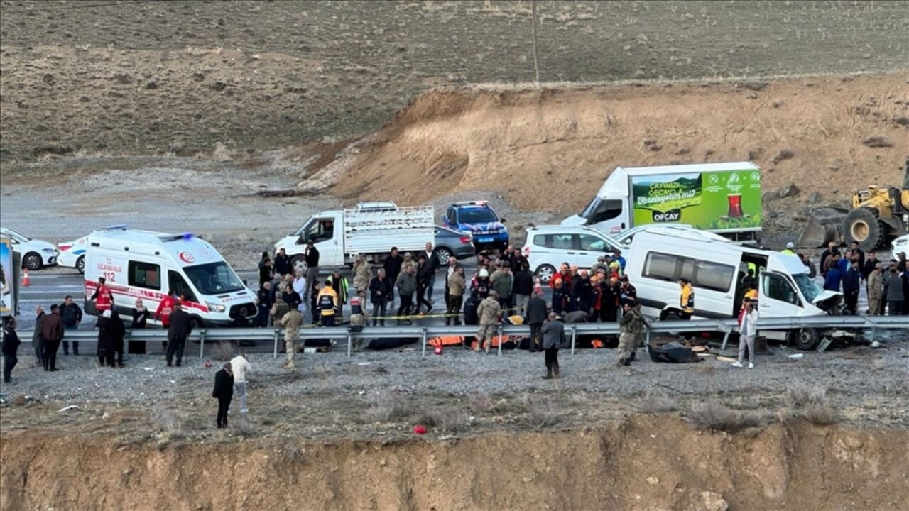 vanda minibus ve kamyonet carpisti bilanco agir P8DHYhuW