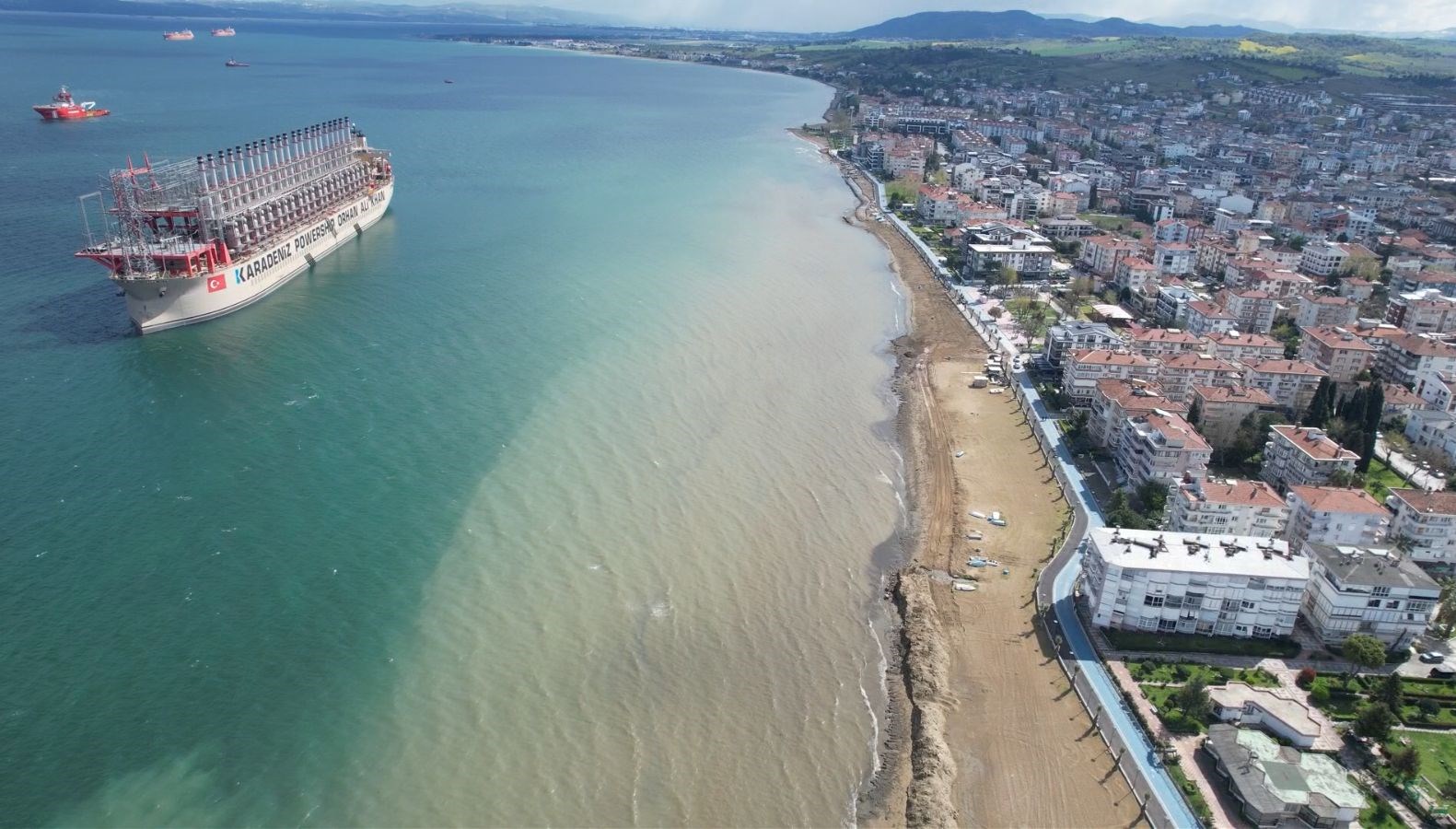 Yalova'da karaya oturan gemiyi lodos kurtardı! 71 yalovada karaya oturan gemiyi lodos kurtardi l5POsNpq