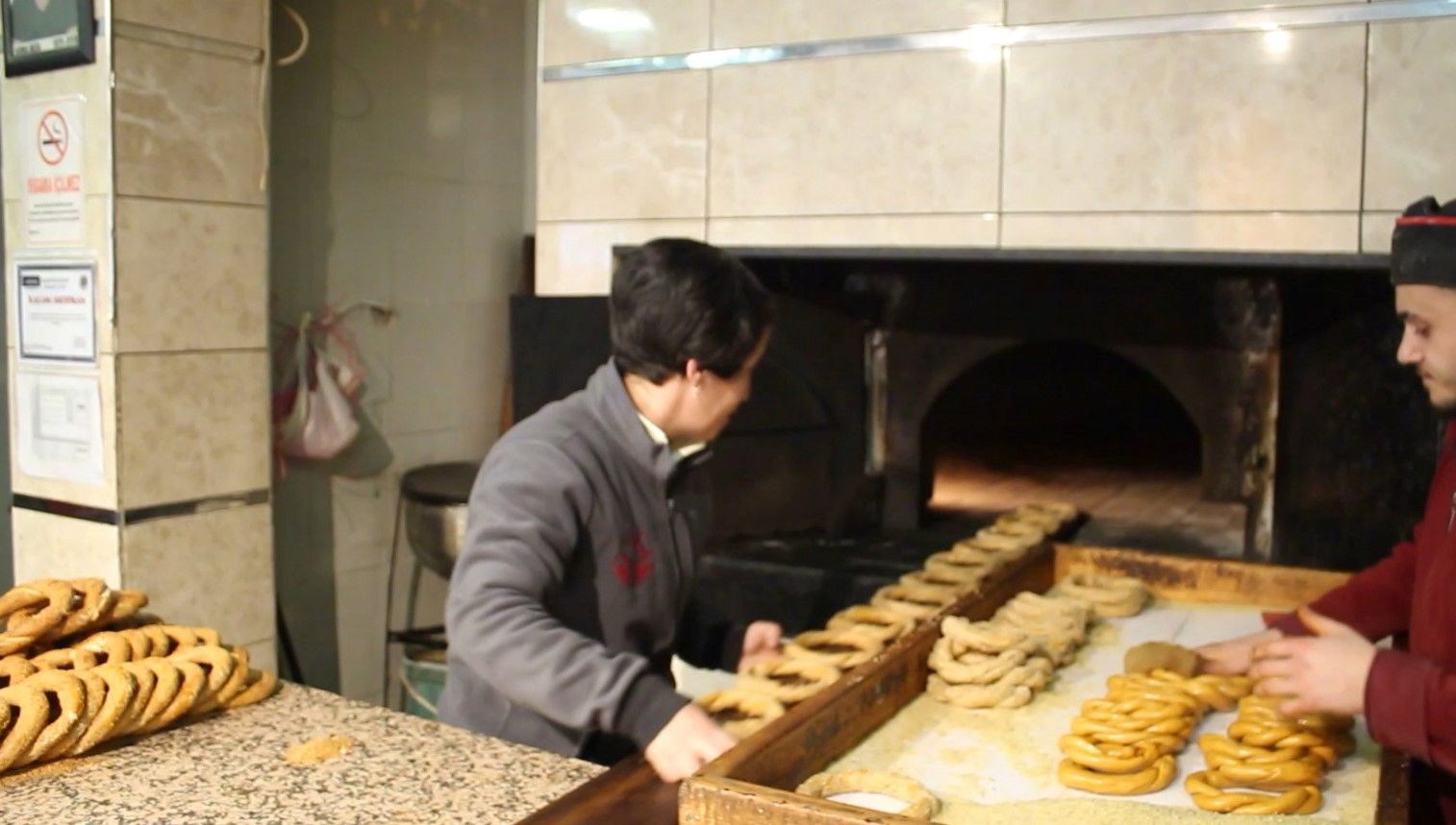 yaptigi isle bayanlara ilhan oluyor simitten ekmege firinda her seyi yapiyor ZHamYQqi